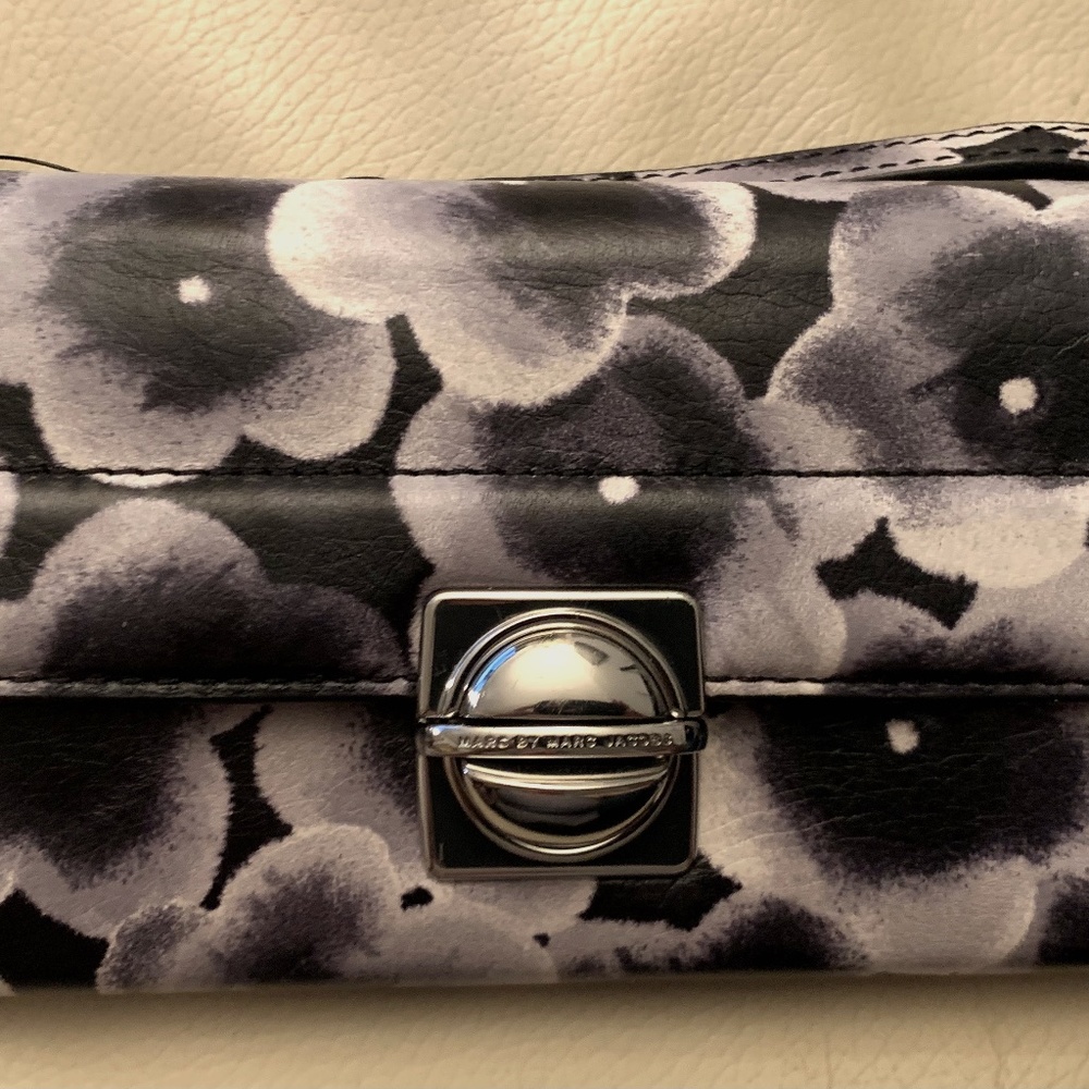 Marc Jacobs x Bloomingdales Floral Print Black Leather Wallet w Crossbody Strap